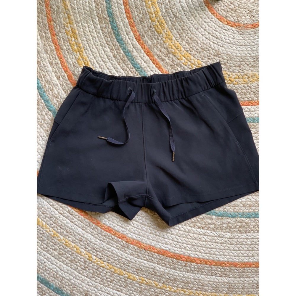 Lululemon On The Fly Shorts 2.5